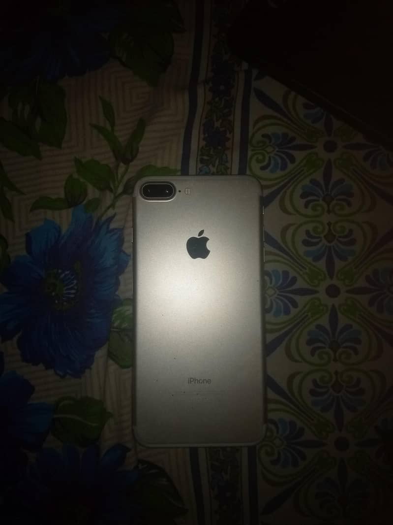 Apple iPhone 7 Plus 0