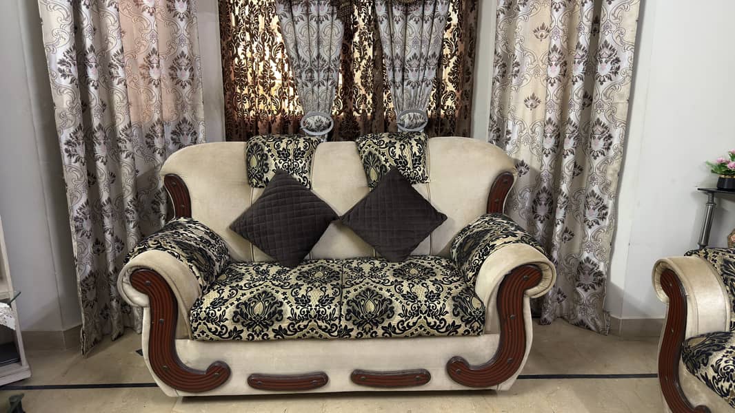 Sofa set available 2