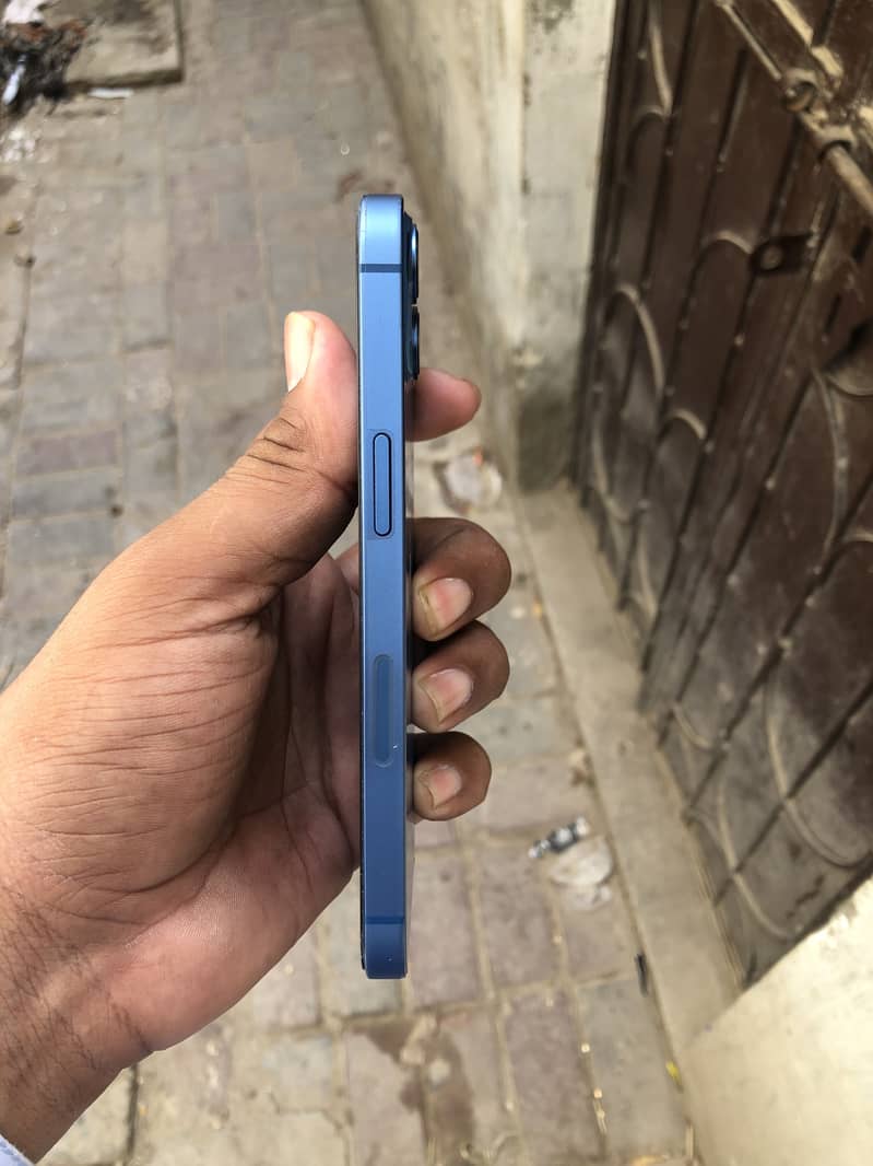 Apple iPhone 13 2