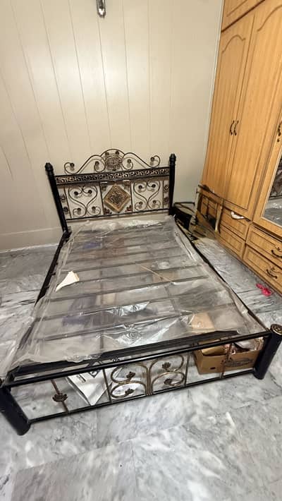 Queen bed