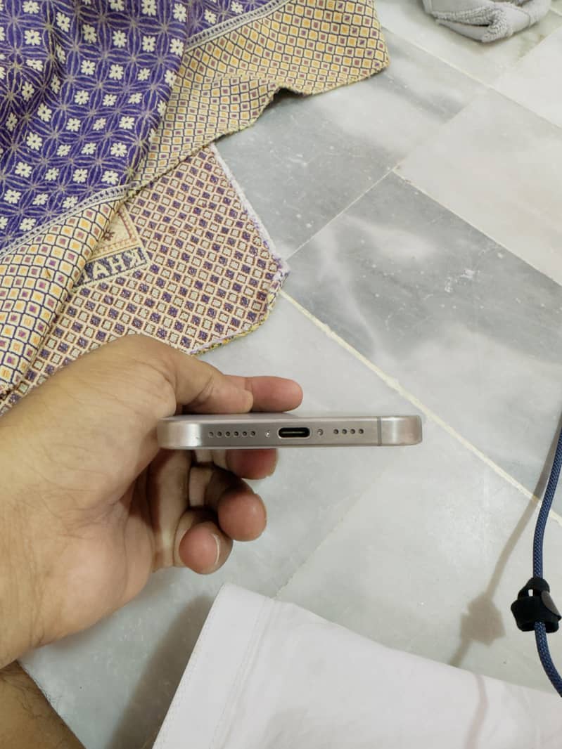 Iphone 15 pro max 4