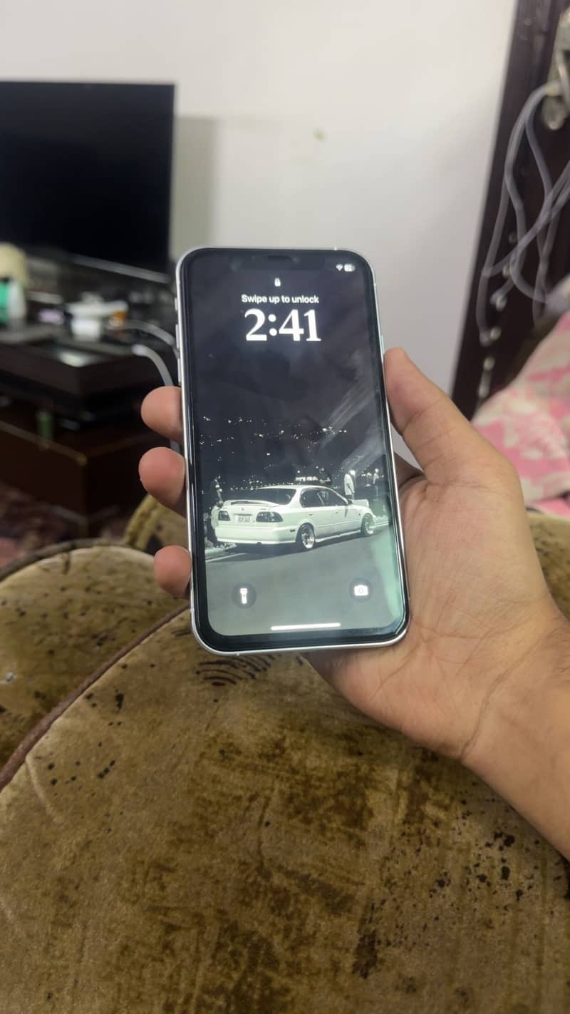 Apple iPhone 11 4