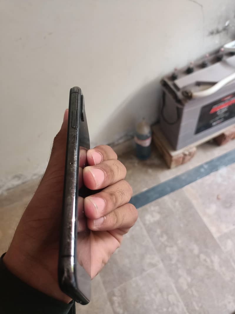 Apple iPhone X 4
