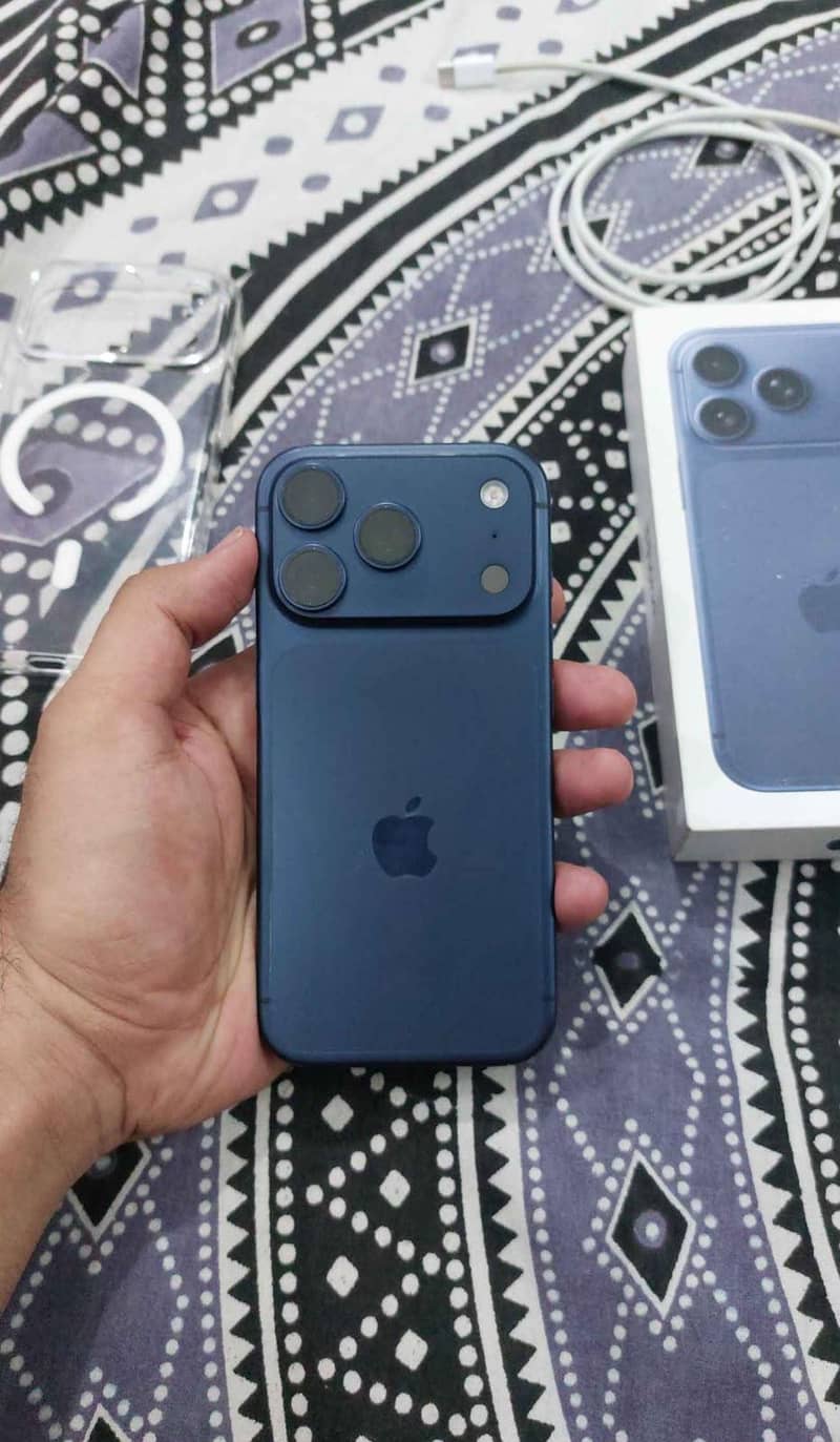 Apple iPhone 17 Pro Max 2