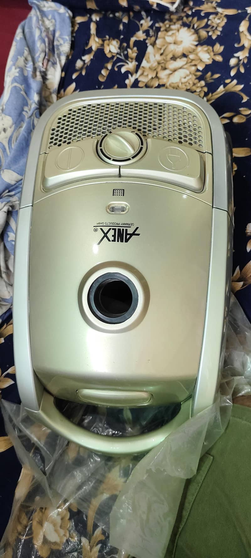 vacuum cleaner 1