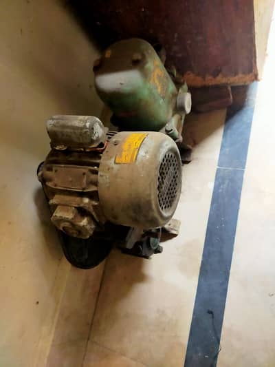 donkey water pump in good condition
