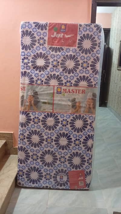 Single beds and mattresses