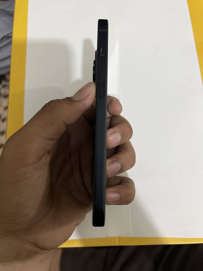 Apple iPhone 15 4