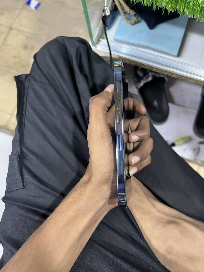 Apple iPhone 13 Pro 2