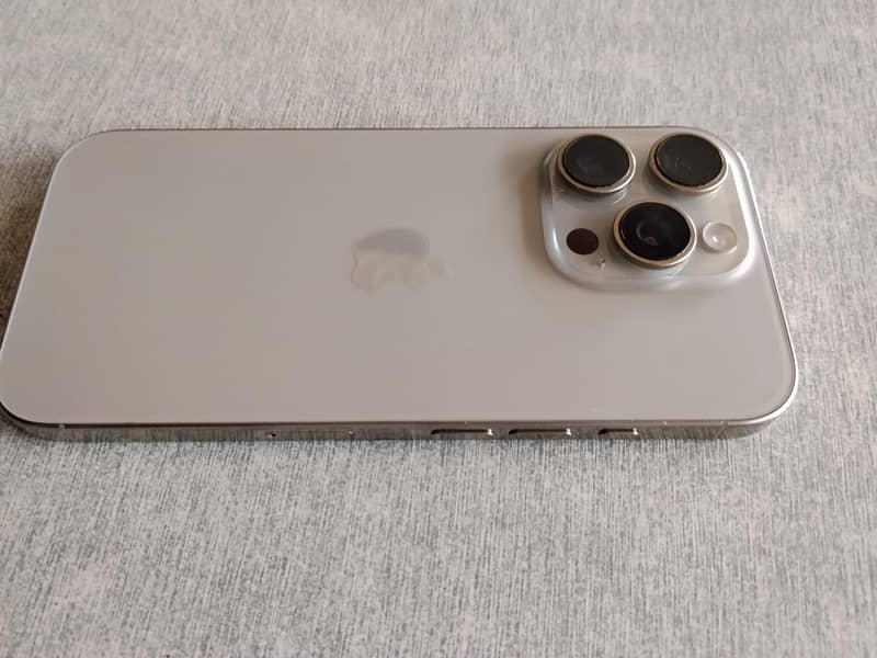 Apple iPhone 16 Pro 0