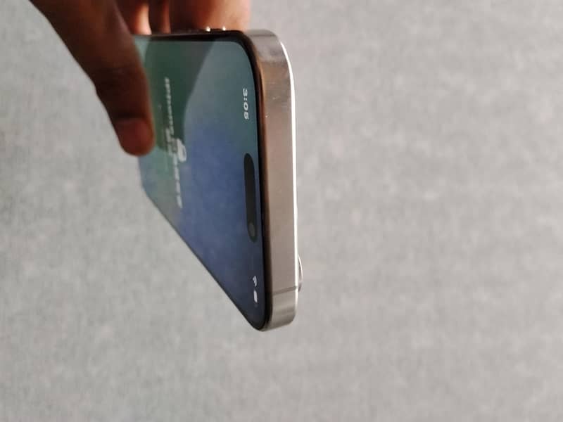 Apple iPhone 16 Pro 2