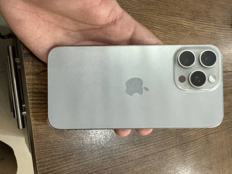 Apple iPhone 15 Pro Max 3