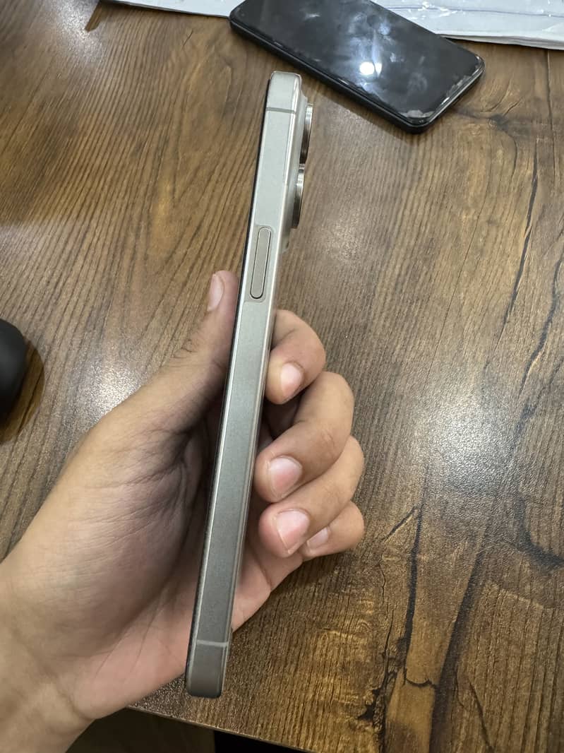 Apple iPhone 15 Pro Max 5
