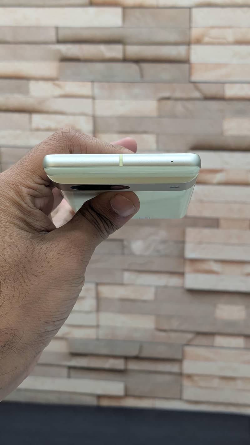 Google Pixel 7 4
