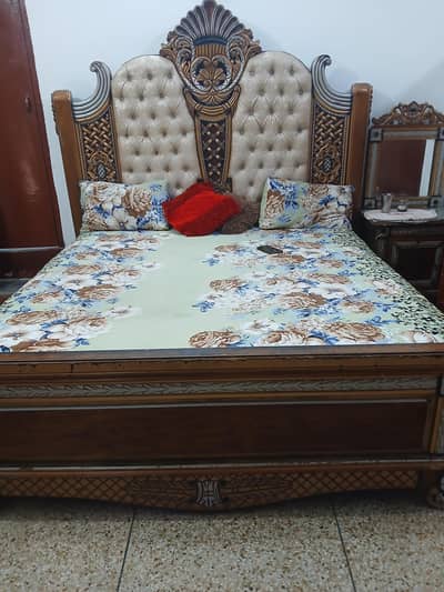 King Size Bed Set with 2 Bedside Tables, Dressing Table & Showcase