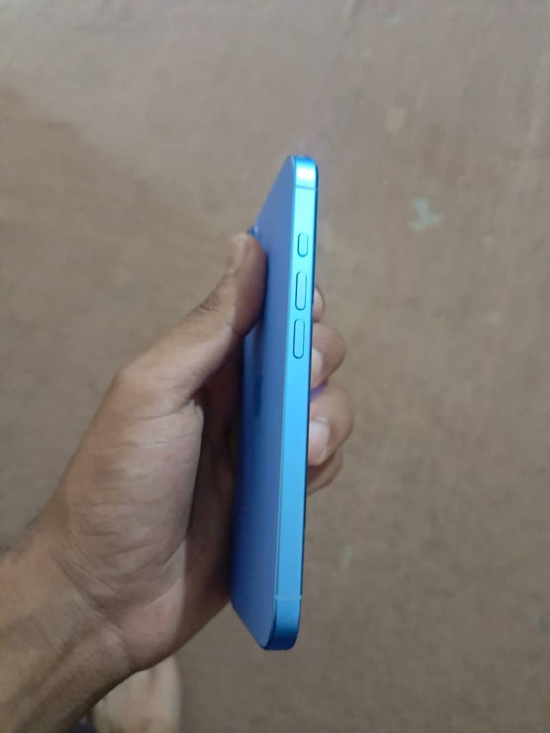 Apple iPhone 16 2