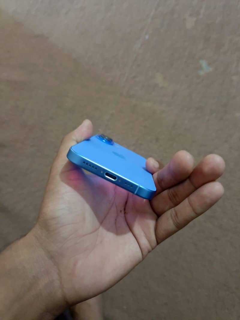 Apple iPhone 16 3