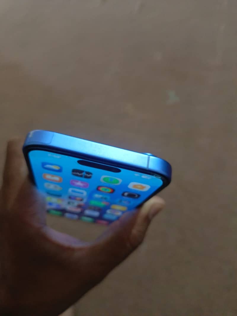 Apple iPhone 16 4