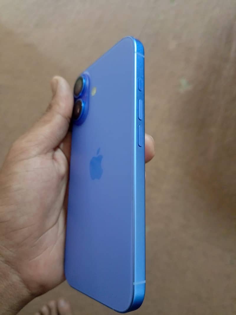 Apple iPhone 16 5