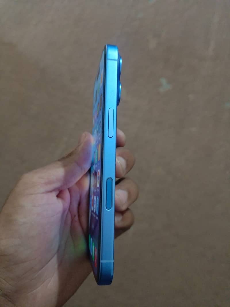 Apple iPhone 16 6
