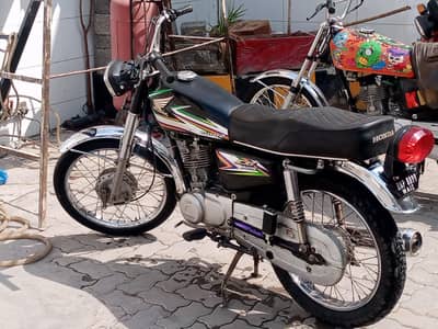 Honda 125cc 2016 pindi number model in all ok good condition