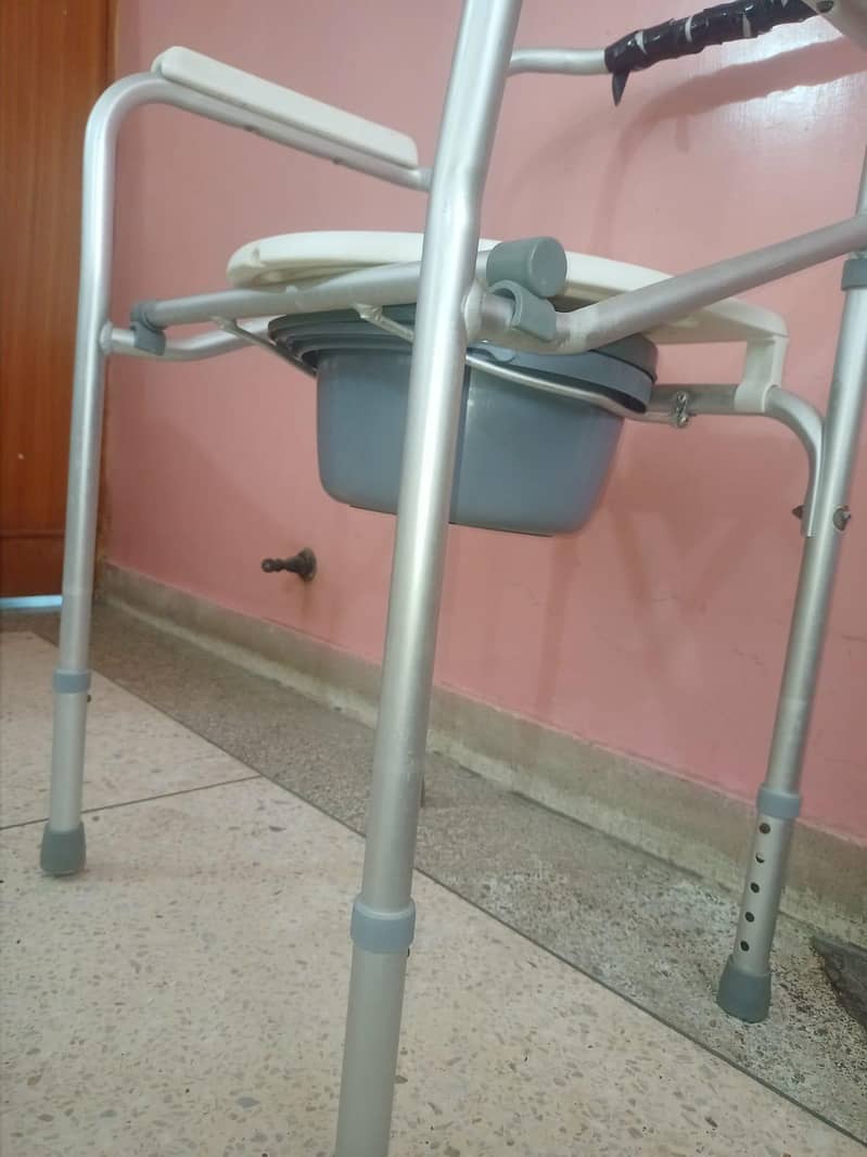 Portable Commode Chair – Adjustable Height 1