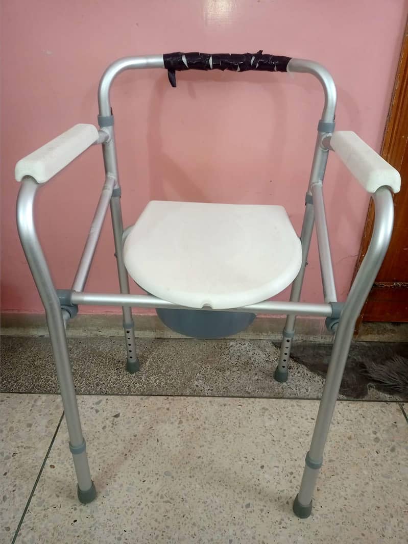 Portable Commode Chair – Adjustable Height 2