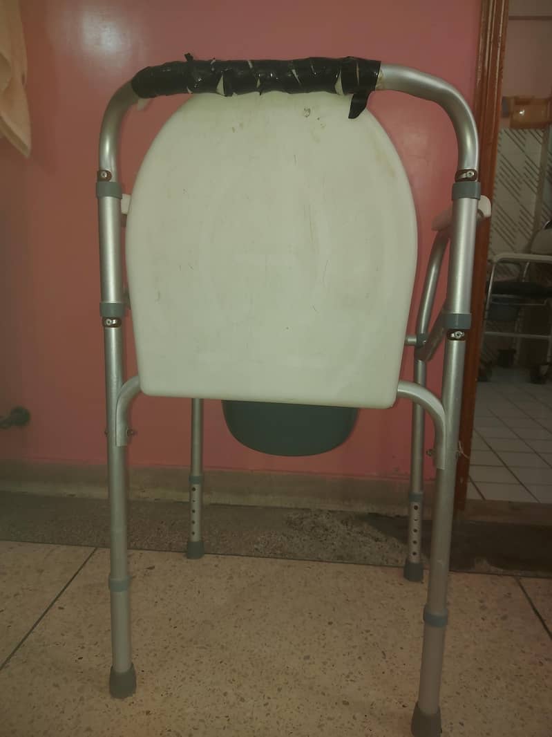 Portable Commode Chair – Adjustable Height 6