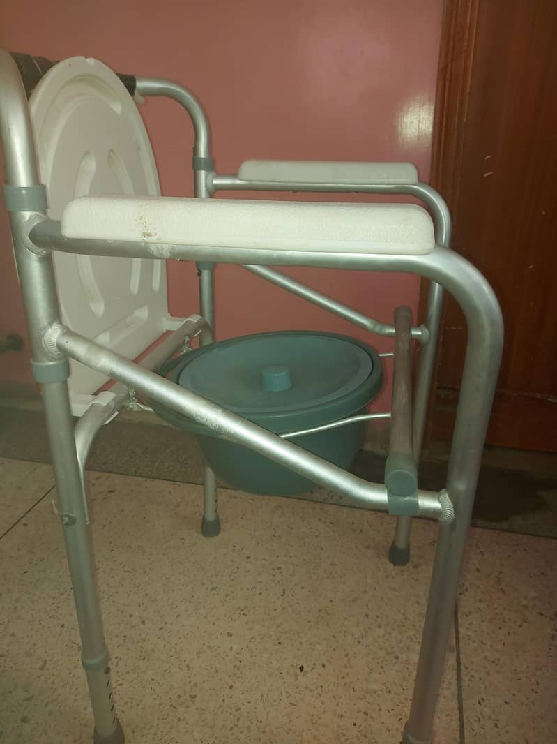 Portable Commode Chair – Adjustable Height 7