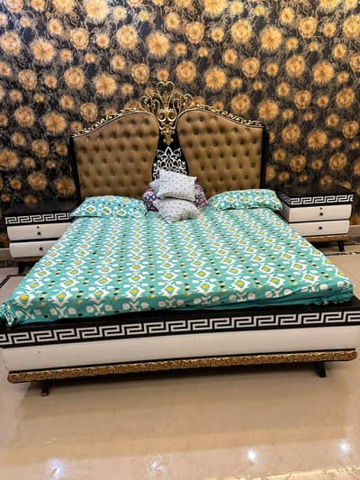 Bed+Dressingtable with 2 side tables for sale