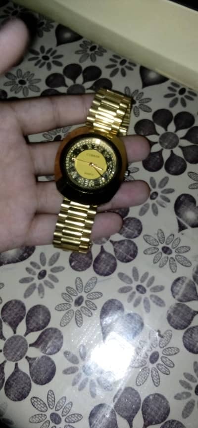 bahut pyari watch golden colour ke andar abhi do din hue Hain leeu ko