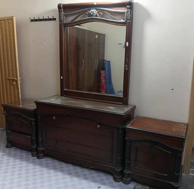 dresser set