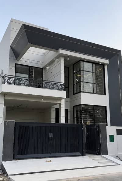 10 Marla owner build Gray structure
