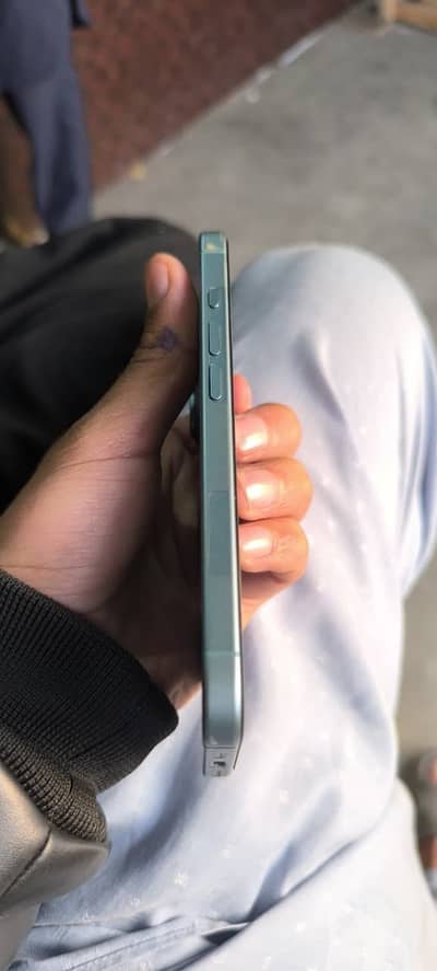 Apple iPhone 16