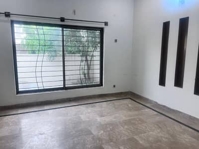 10 Marla Lower Portion For Rent In Valancia Town Lahore