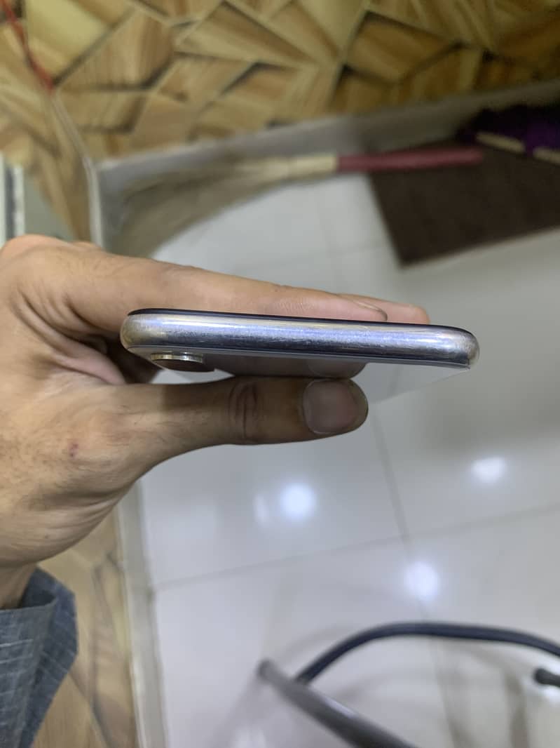 Apple iPhone X 3