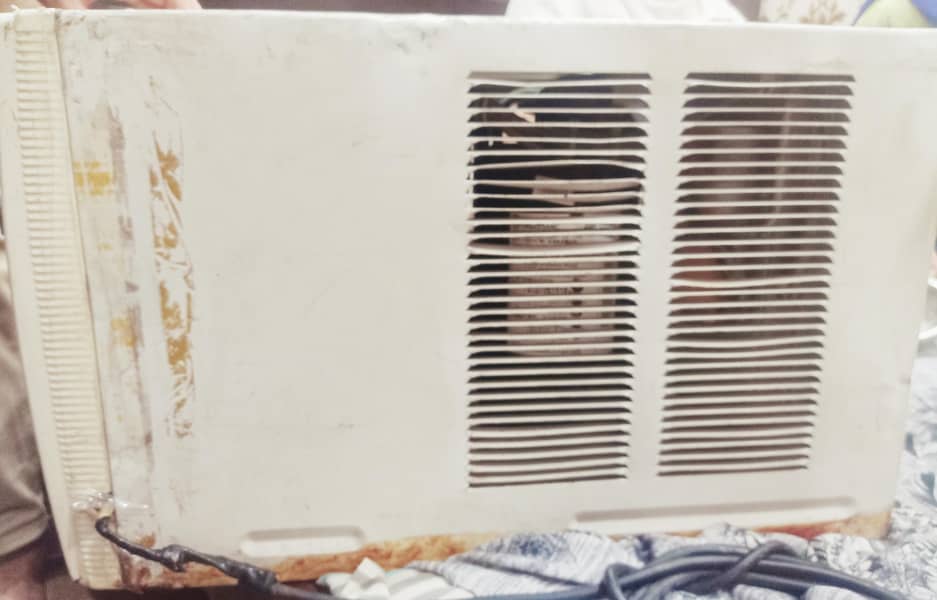 WINDOW AC. . . 0.75. . . Gree 1