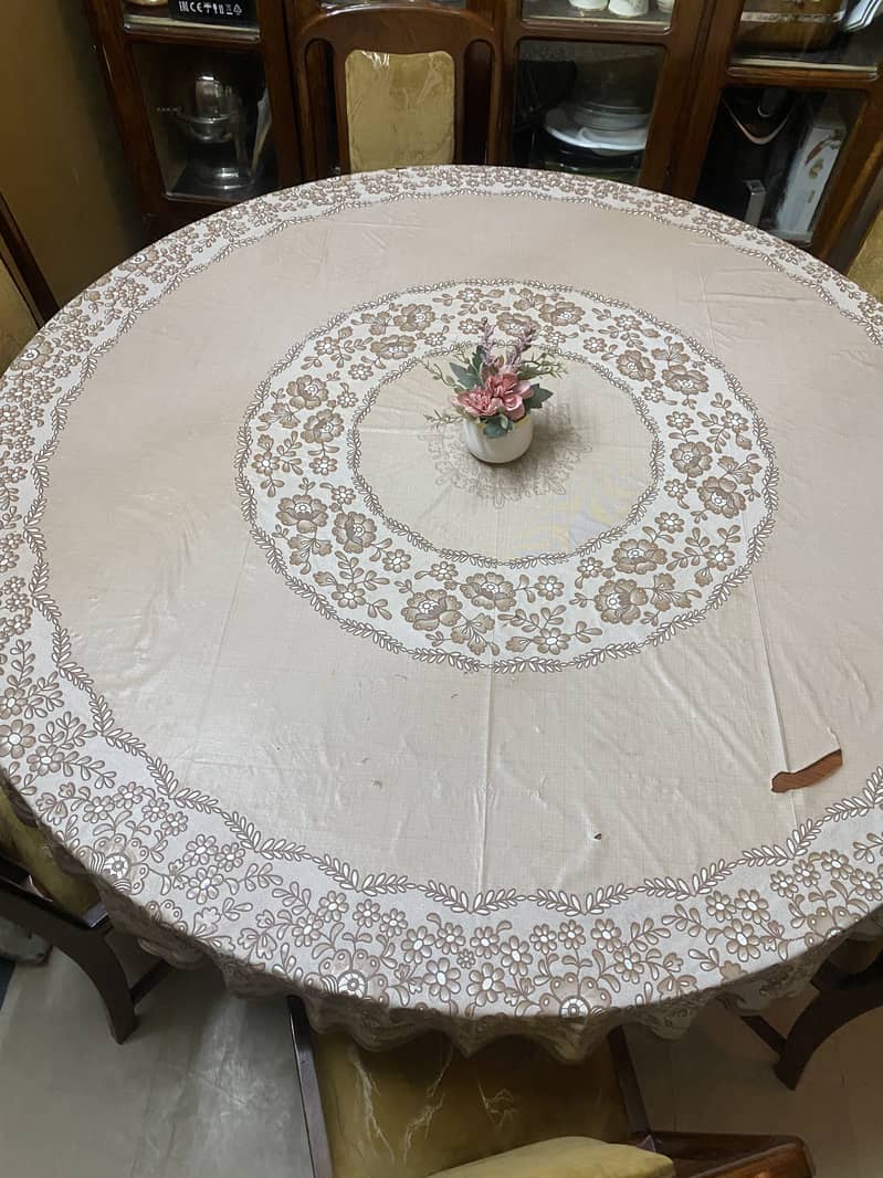 Dinning table with chairs 0