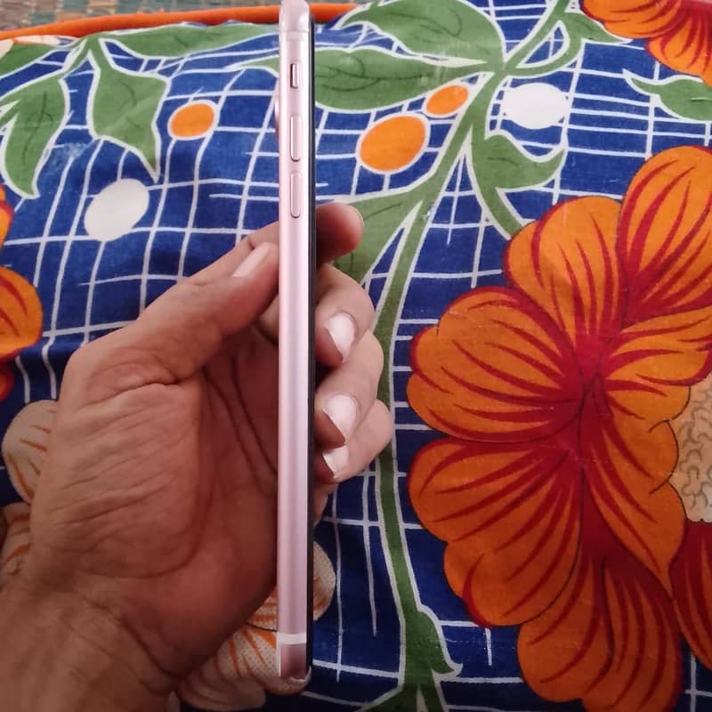 Apple iPhone 7 Plus 5