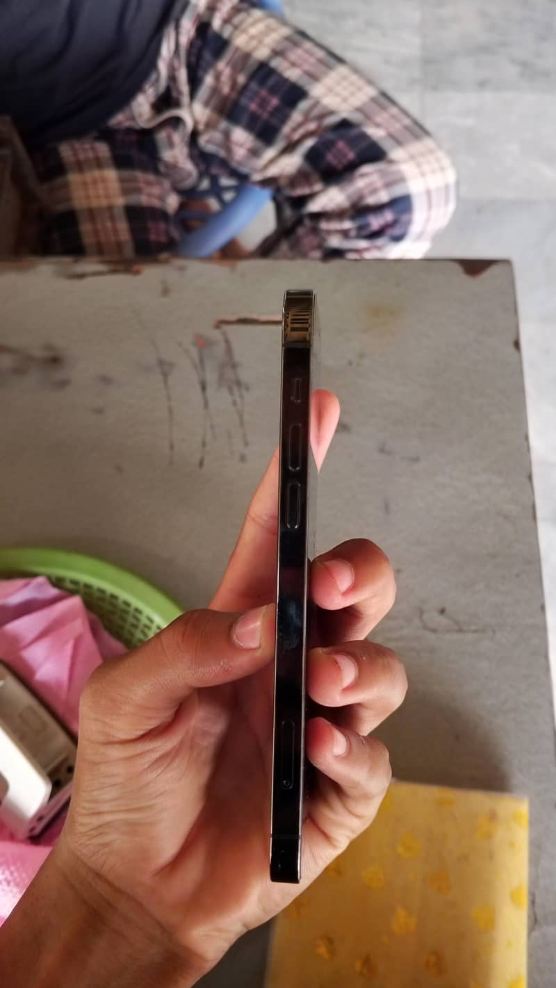 Apple iPhone 12 Pro 1