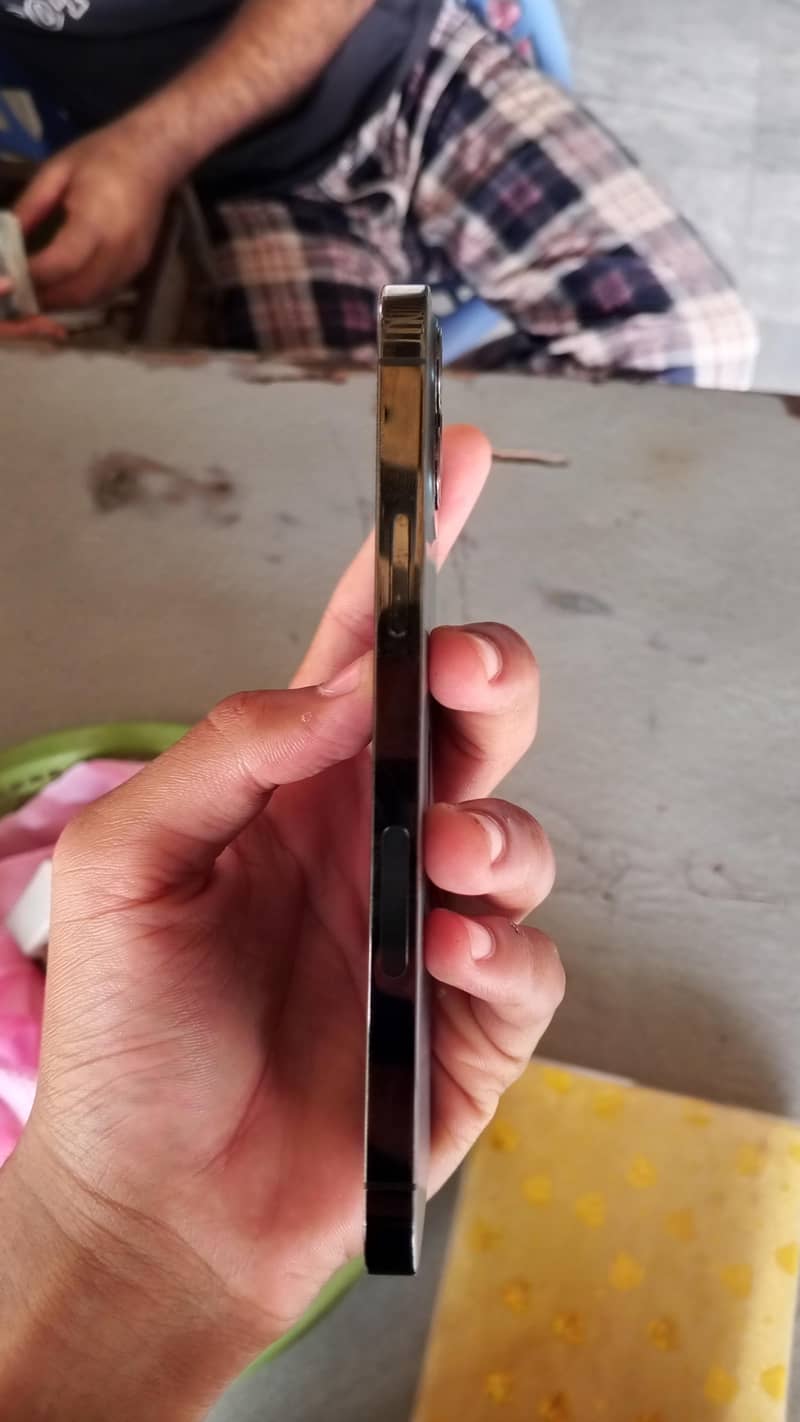 Apple iPhone 12 Pro 3