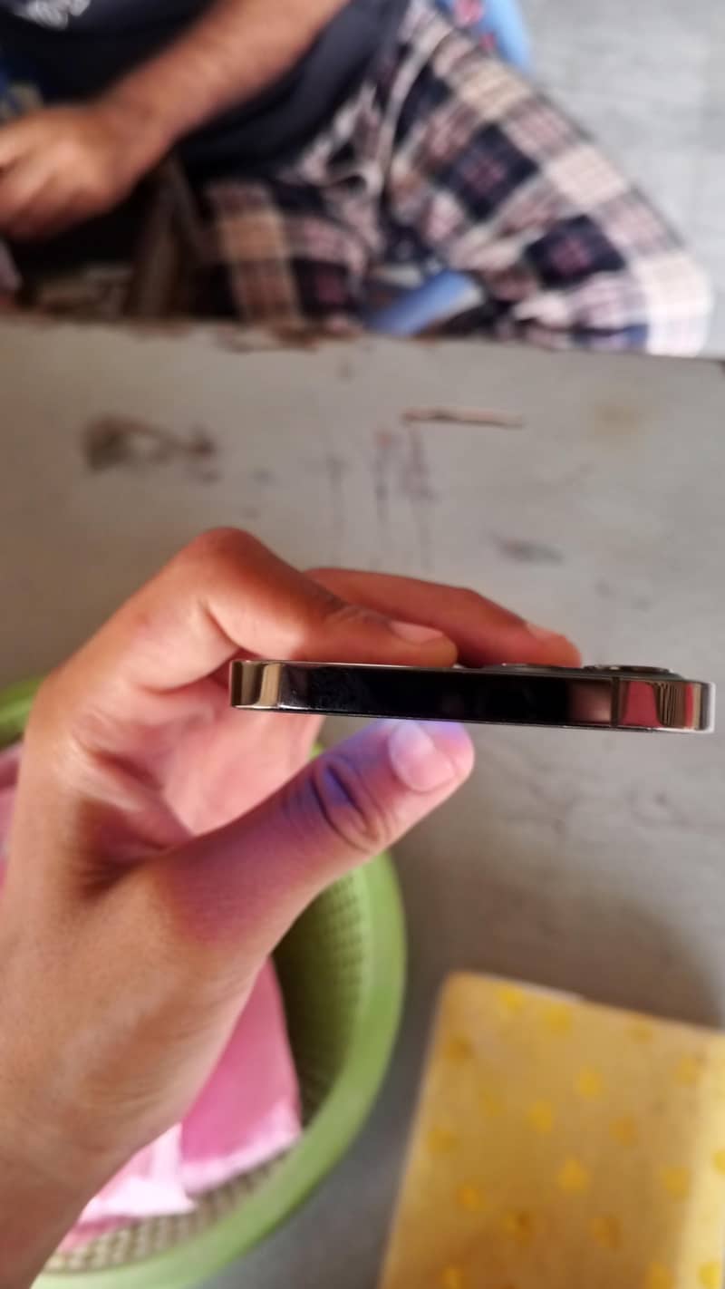 Apple iPhone 12 Pro 4