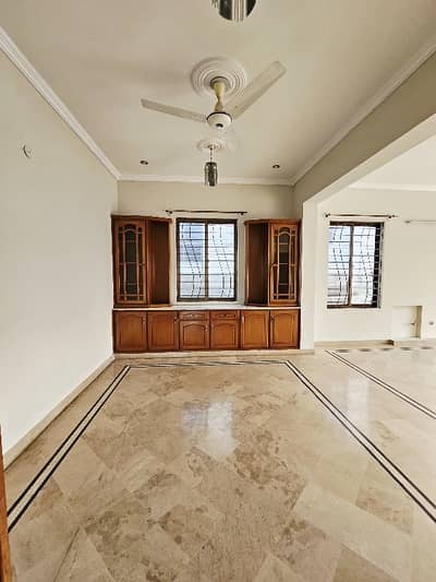 1 Kanal Separate Gate Upper Portion All Facilities Available Servant Quarter Meters Separate G-13/4