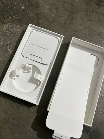 Apple iPhone 13 128 iv with box