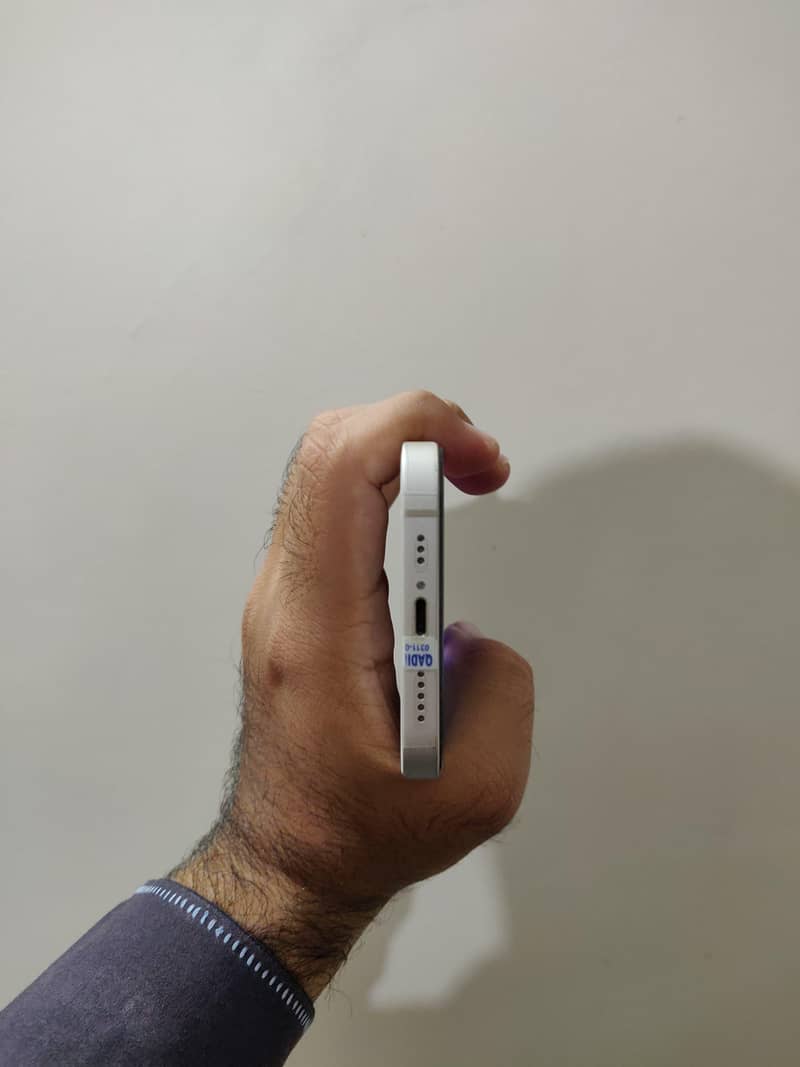 Apple iPhone 13 4