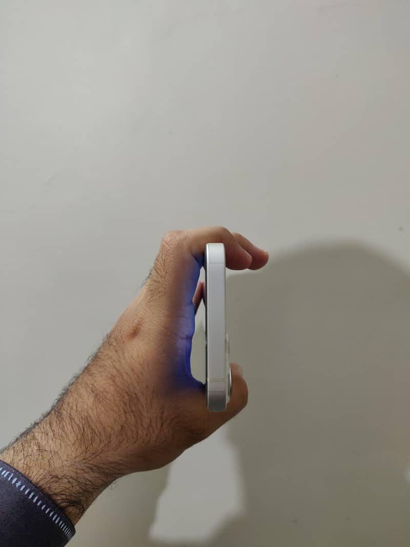 Apple iPhone 13 5