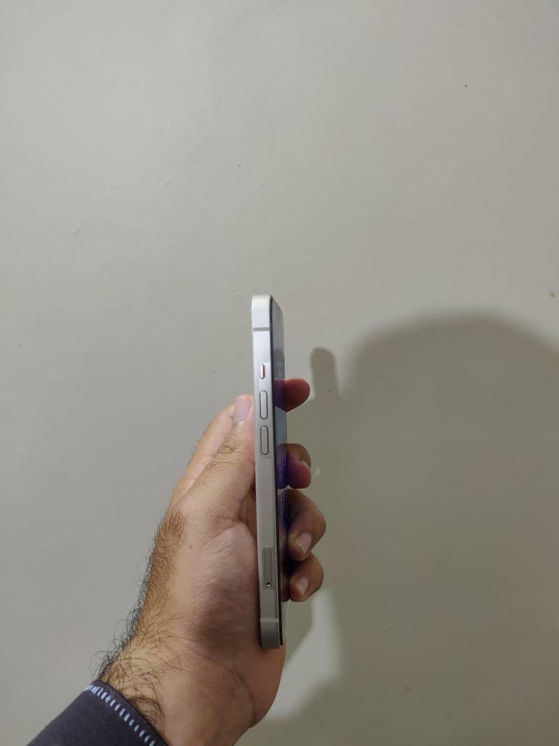 Apple iPhone 13 6