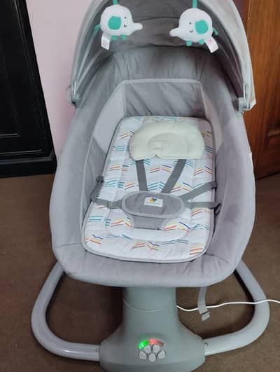 Electric baby swing