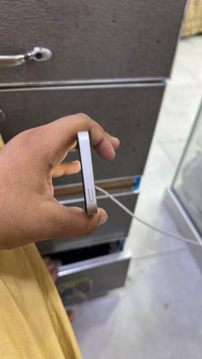 Apple iPhone SE
