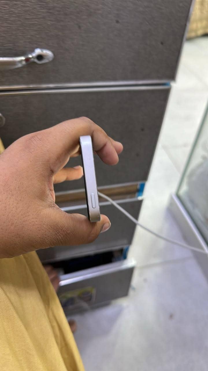 Apple iPhone SE 0